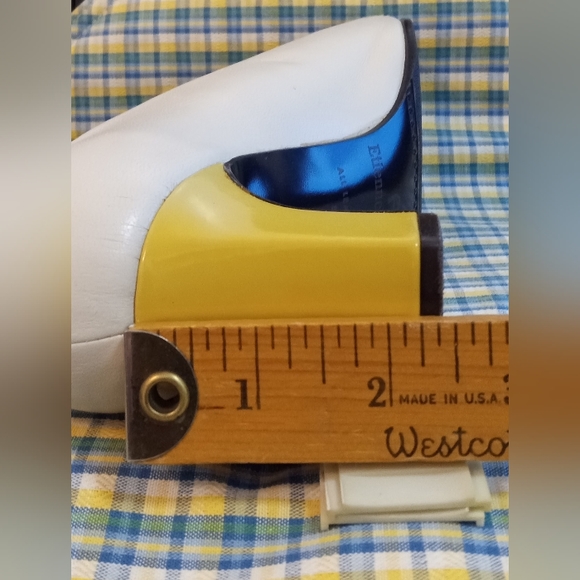 Classic Etienne Aigner Women's Pumps 2-Toned, Winter White and Gold 2.25" Heel - Picture 5 of 8